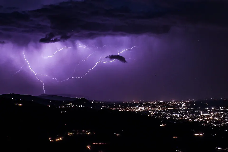 Maltempo del 20-21 agosto, la Regione dichiara lo stato di emergenza: le FAQ del Comune