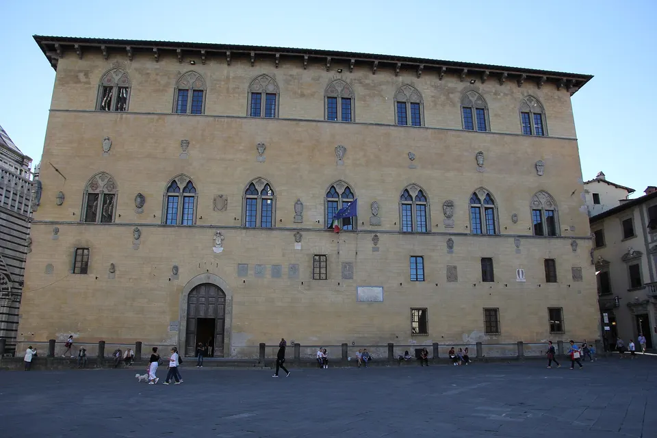 Pistoia, tentato omicidio dell'ex fidanzata: condannato a 6 anni