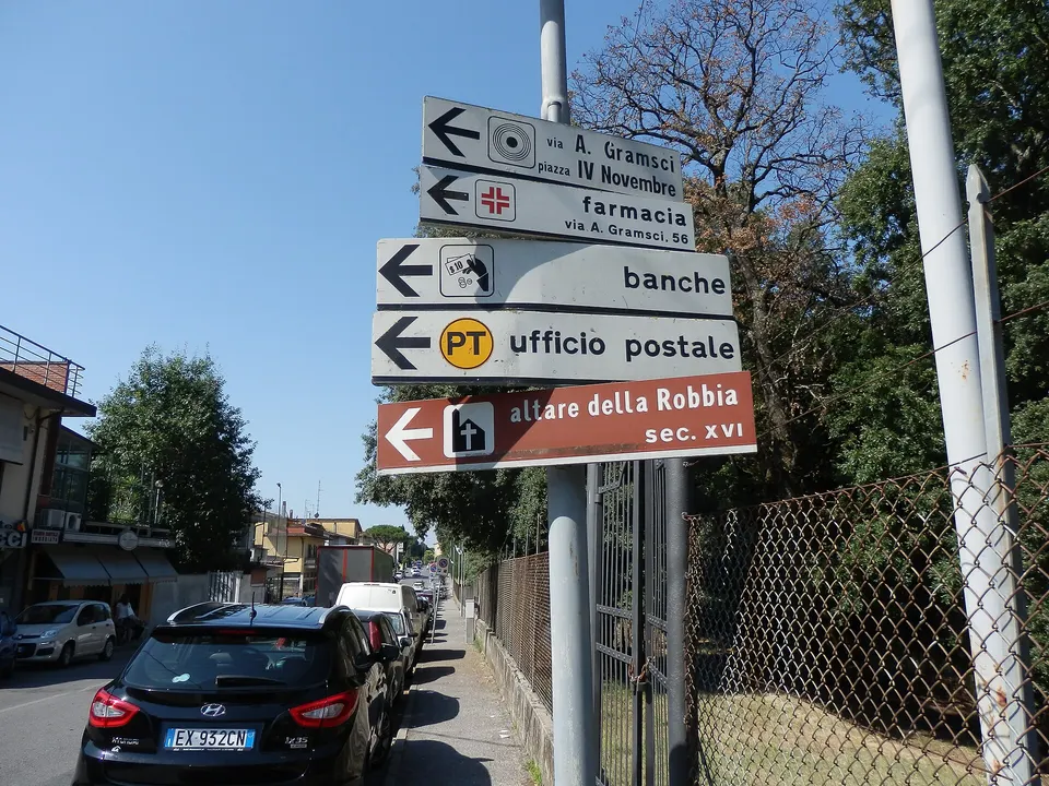 cartelli stradali in Italia, Lamporecchio, incrocio via G. verdi con Via P.P. Pasolini (sulla sinistra)