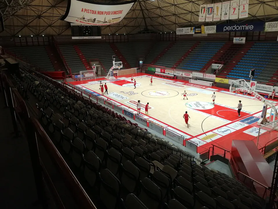 Interno del palasport nel 2022