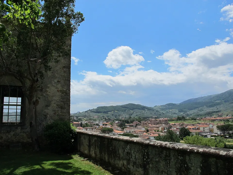 Villa la magia, giardino 12 veduta su quarrata